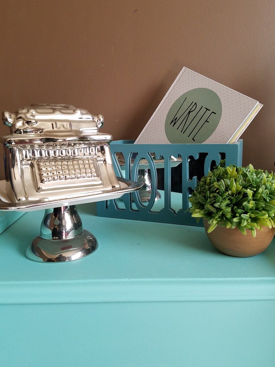 Photo "Vintage decor upcycling projects"