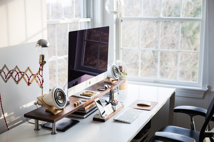 Photo "10 desk stretches for work-from-home comfort"